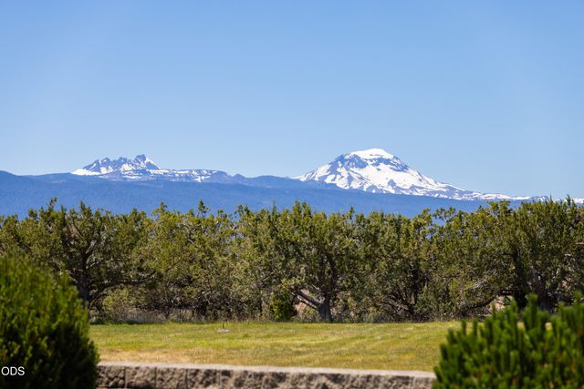 20180 Winston Loop, Bend, OR 97703