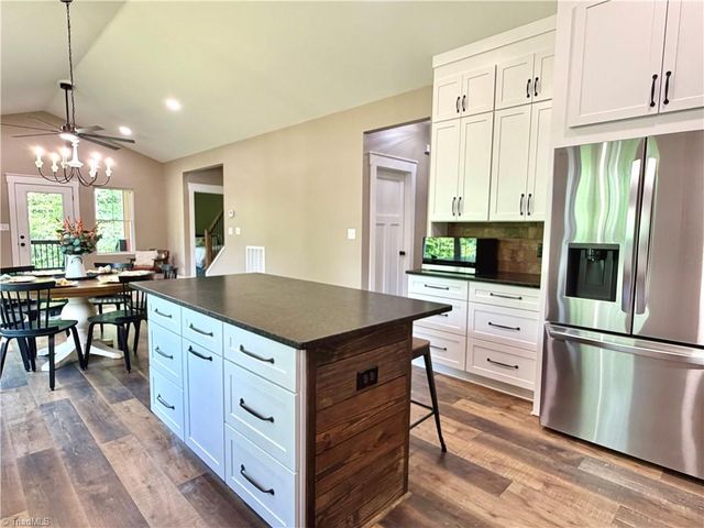 128 Arrowood Lane, Harmony, NC 28634