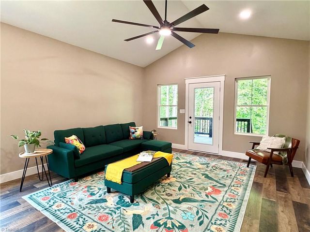 128 Arrowood Lane, Harmony, NC 28634