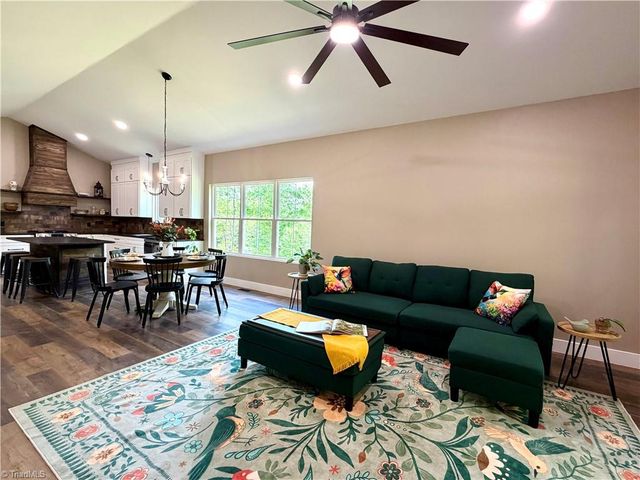 128 Arrowood Lane, Harmony, NC 28634