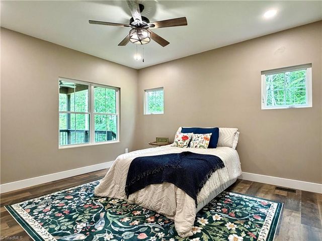128 Arrowood Lane, Harmony, NC 28634