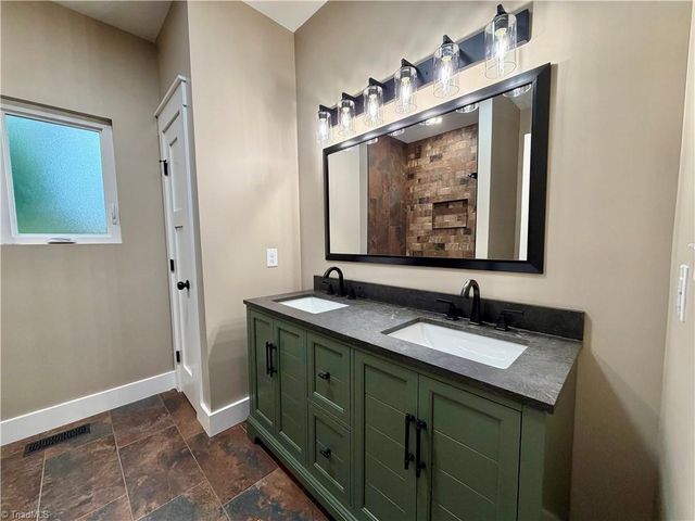 128 Arrowood Lane, Harmony, NC 28634