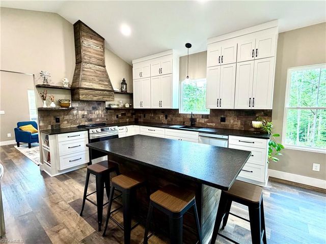 128 Arrowood Lane, Harmony, NC 28634