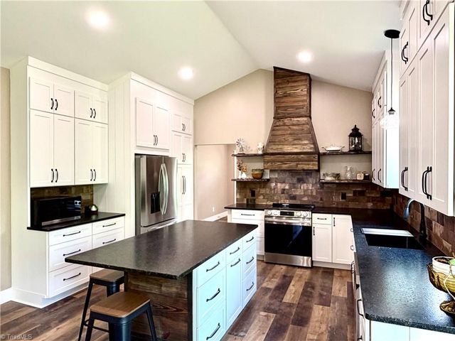 128 Arrowood Lane, Harmony, NC 28634