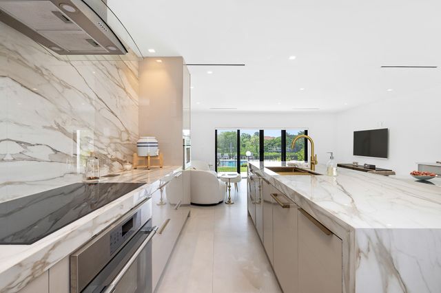 3474 S OCEAN Boulevard 10, Palm Beach, FL 33480