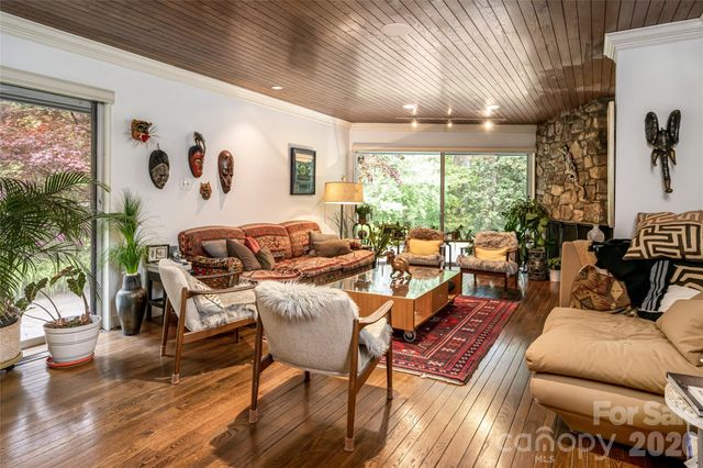 18 Forest Road, Asheville, NC 28803
