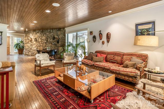 18 Forest Road, Asheville, NC 28803