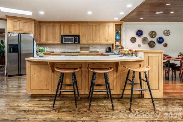 18 Forest Road, Asheville, NC 28803