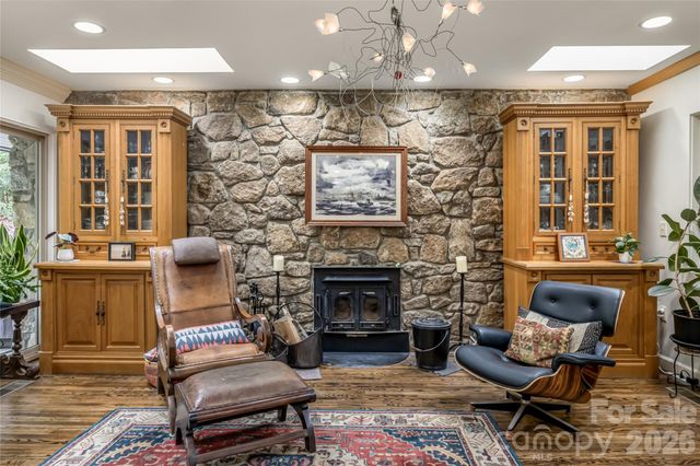 18 Forest Road, Asheville, NC 28803