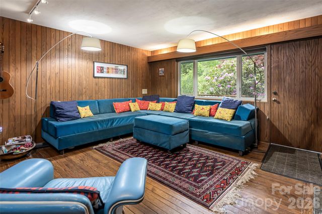 18 Forest Road, Asheville, NC 28803