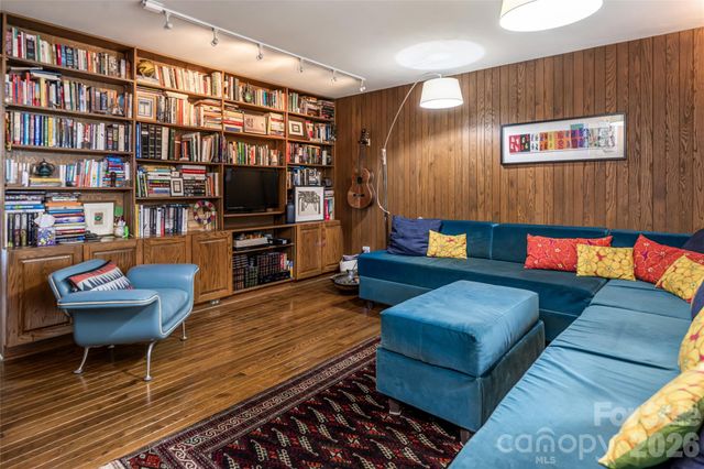 18 Forest Road, Asheville, NC 28803