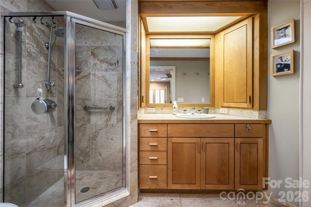 18 Forest Road, Asheville, NC 28803