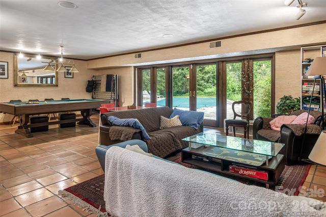 18 Forest Road, Asheville, NC 28803