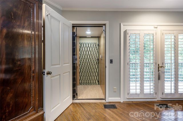 18 Forest Road, Asheville, NC 28803