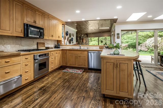 18 Forest Road, Asheville, NC 28803