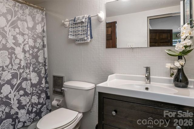 18 Forest Road, Asheville, NC 28803