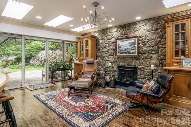 18 Forest Road, Asheville, NC 28803