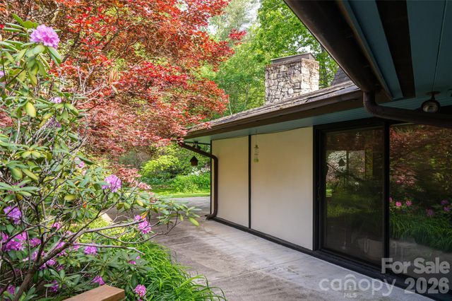 18 Forest Road, Asheville, NC 28803