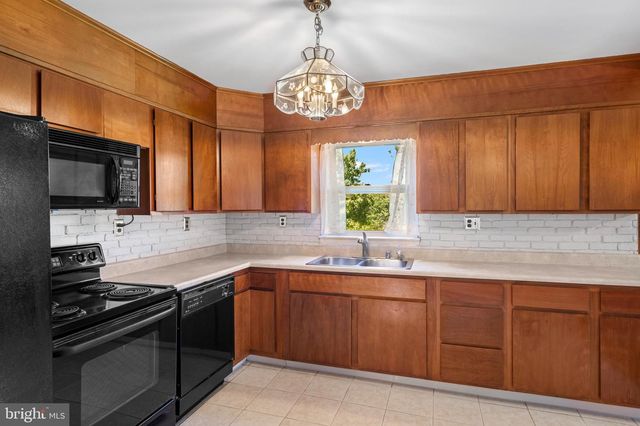 355 POINTFIELD DR, Harpers Ferry, WV 25425