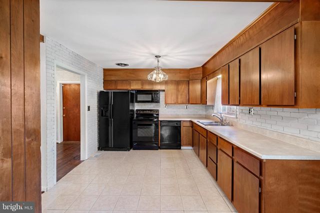 355 POINTFIELD DR, Harpers Ferry, WV 25425