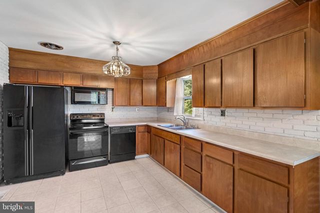 355 POINTFIELD DR, Harpers Ferry, WV 25425