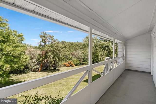 355 POINTFIELD DR, Harpers Ferry, WV 25425