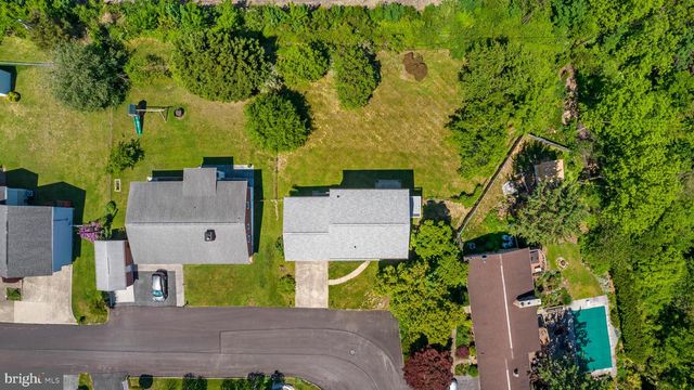 355 POINTFIELD DR, Harpers Ferry, WV 25425