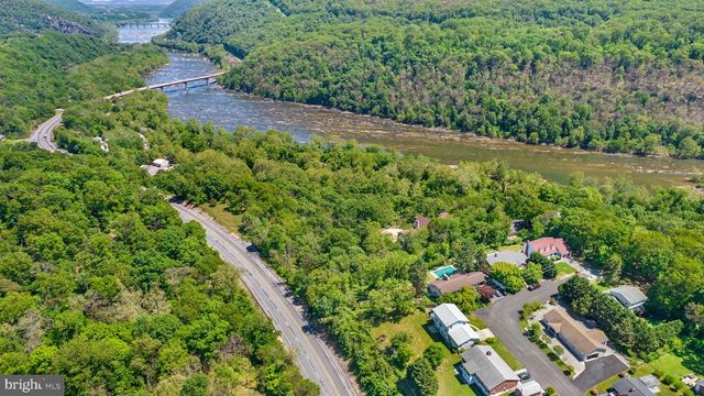 355 POINTFIELD DR, Harpers Ferry, WV 25425