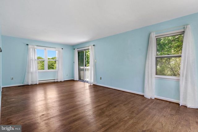 355 POINTFIELD DR, Harpers Ferry, WV 25425