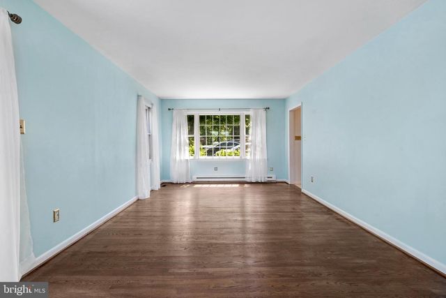 355 POINTFIELD DR, Harpers Ferry, WV 25425