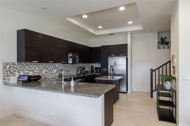 8469 NW 51st Ter 8469, Doral, FL 33166