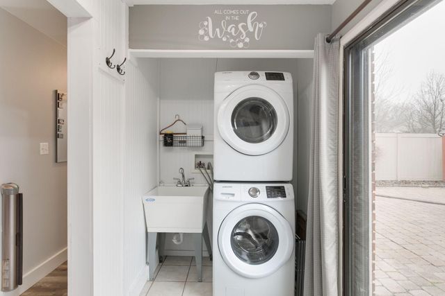 2016 Laura Lane, Chesterton, IN 46304