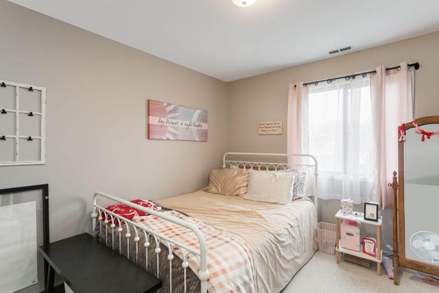 2016 Laura Lane, Chesterton, IN 46304