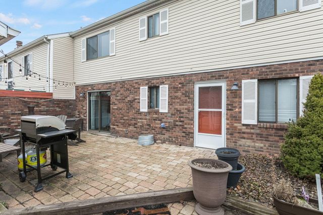 2016 Laura Lane, Chesterton, IN 46304