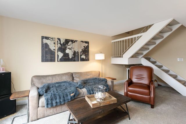 2016 Laura Lane, Chesterton, IN 46304