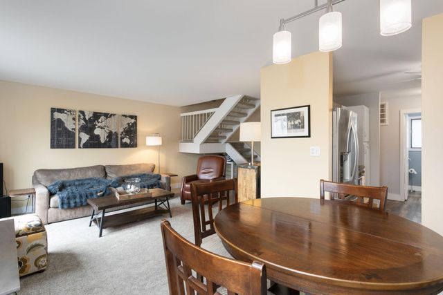 2016 Laura Lane, Chesterton, IN 46304