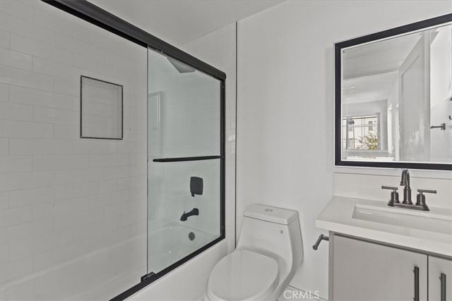 860 N Hudson Ave A, West Hollywood, CA 90005