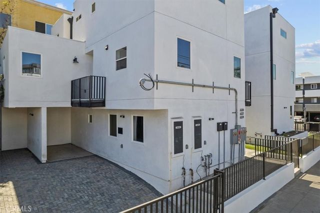 860 N Hudson Ave A, West Hollywood, CA 90005
