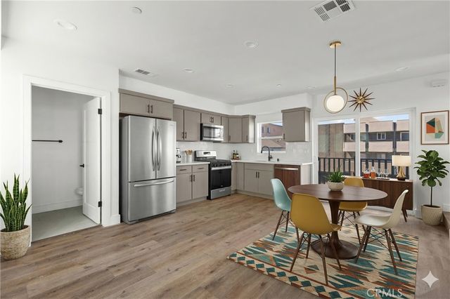 860 N Hudson Ave A, West Hollywood, CA 90005