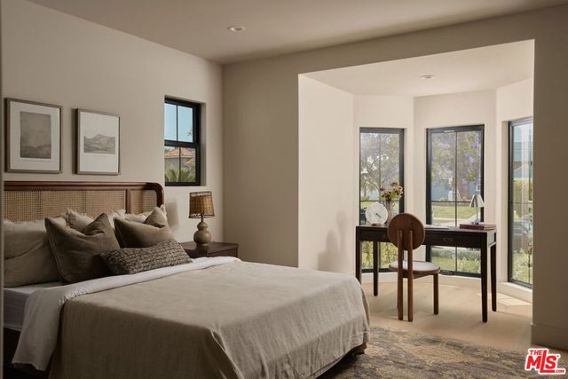 321 N Lucerne Boulevard, Los Angeles, CA 90004