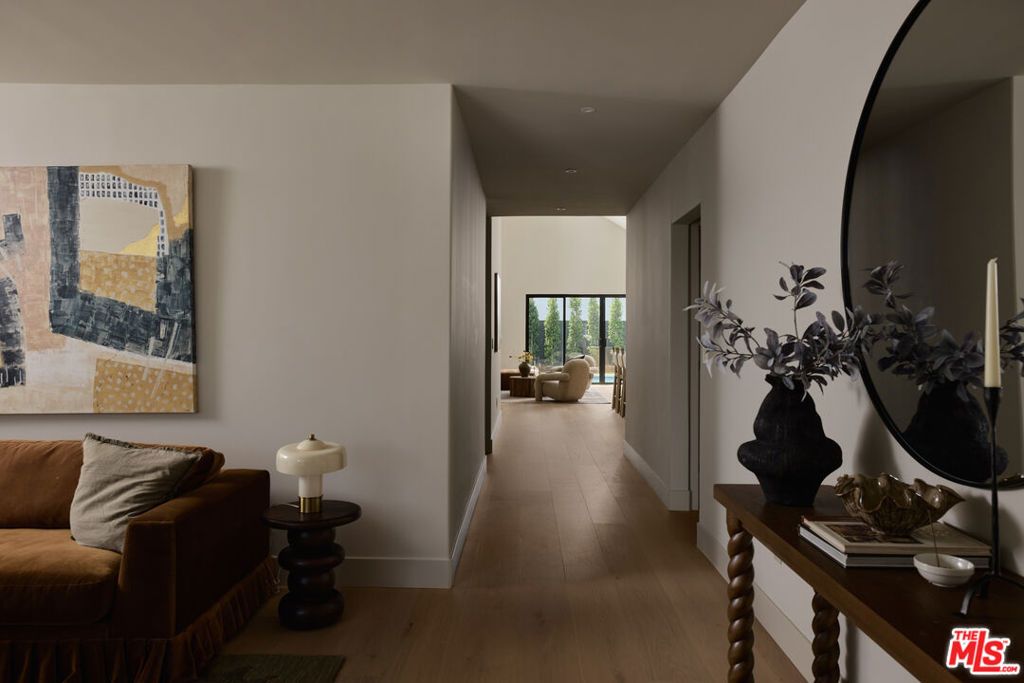 Image 5 of property listing at 321 N Lucerne Boulevard, Los Angeles, CA 90004
