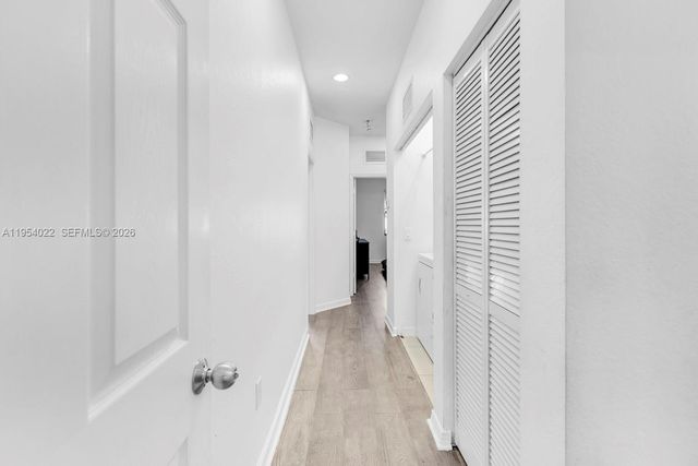 9860 NW 88th St, Doral, FL 33178