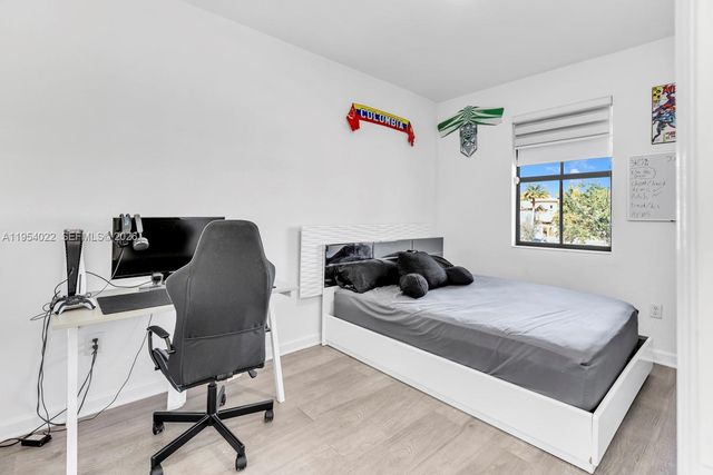 9860 NW 88th St, Doral, FL 33178