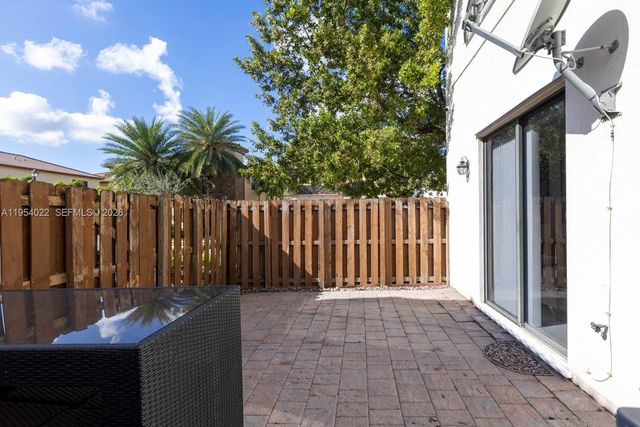 9860 NW 88th St, Doral, FL 33178