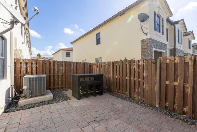 9860 NW 88th St, Doral, FL 33178