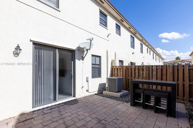 9860 NW 88th St, Doral, FL 33178