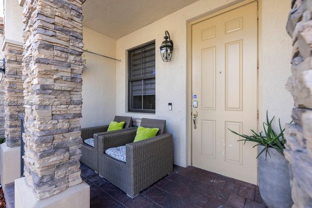 9860 NW 88th St, Doral, FL 33178