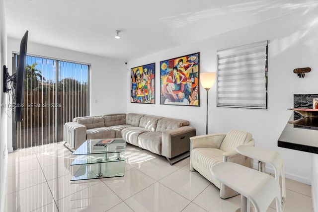 9860 NW 88th St, Doral, FL 33178