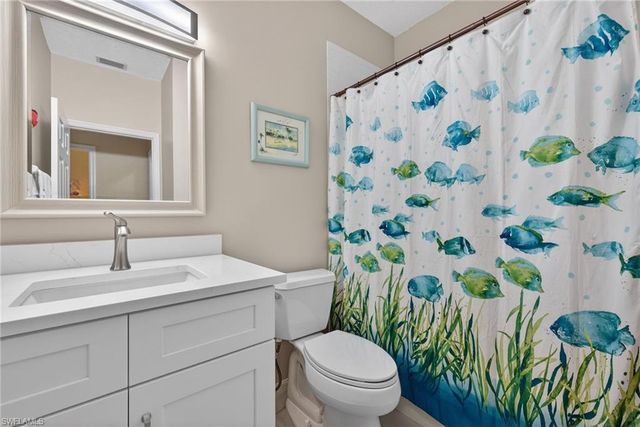 290 Emerald Bay CIR L7, Naples, FL 34110