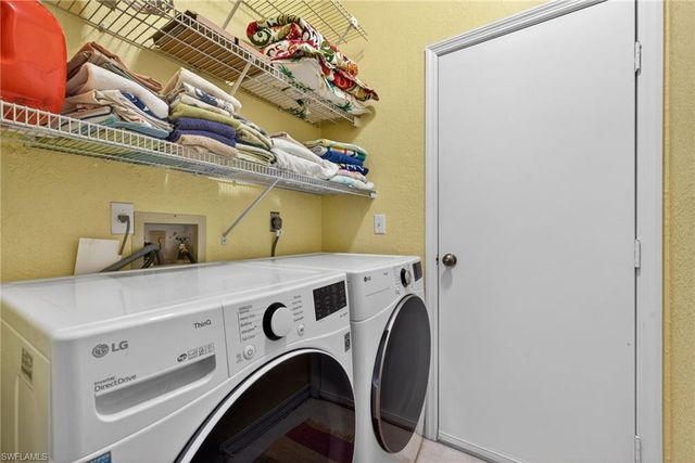 290 Emerald Bay CIR L7, Naples, FL 34110